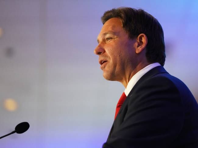 Anaheim (United States), 30/09/2023.- Florida governor Ron DeSantis delivers a speech at the California GOP Convention in Anaheim, California, USA, 29 September 2023. EFE/EPA/ALLISON DINNER