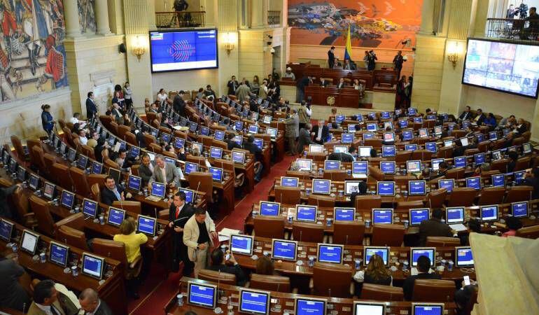 Congresistas reaccionan a declaración de Petro tras masivas movilizaciones en Colombia