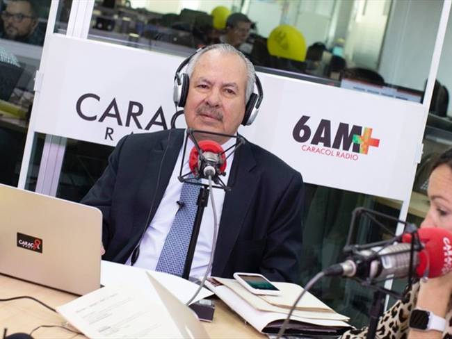 El periodista Darío Arizmendi anunció su retiro como director del espacio radial mañanero del noticiero 6AM Hoy por Hoy de Caracol Radio. Foto: Caracol Radio