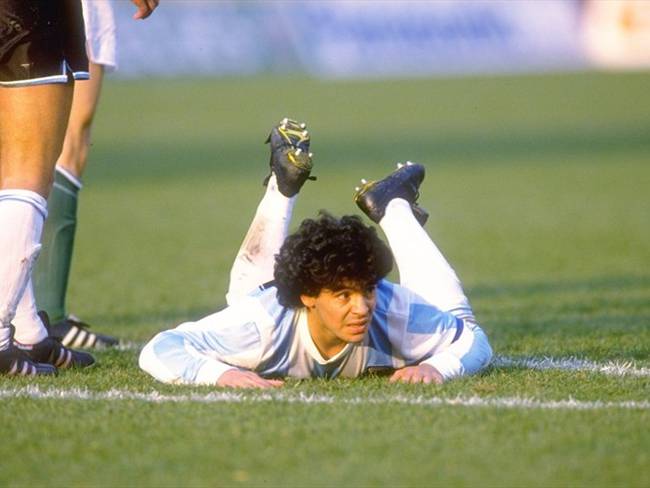 Las patadas más duras que le pegaron a Maradona. Foto: Billy Stickland/Allsport - Getty Images