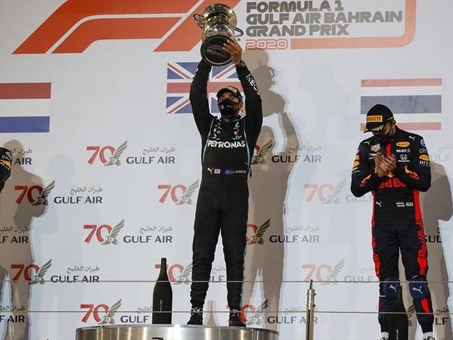 En una competencia marcada por el increíble accidente de Romain Grosjean, Lewis Hamilton se quedó con el GP de Bahrain.. Foto: