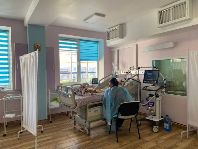 El hospital pediátrico más grande de Ucrania que atiende niños en medio de la guerra