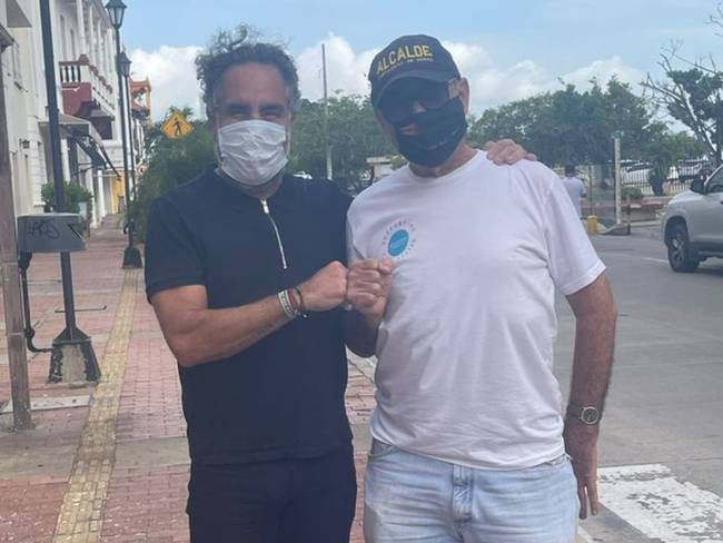 En septiembre de 2021, el senador Benedetti compartió esta imagen junto al alcalde de Cartagena. Crédito: @AABenedetti