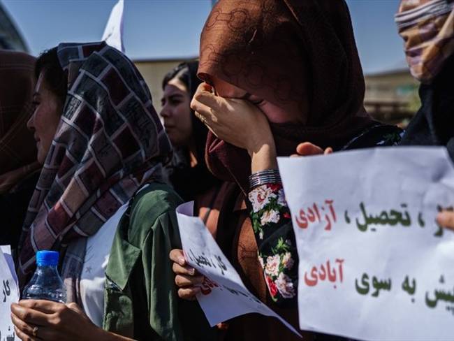 Grupo de mujeres protestando en Kabul, Afganistán. Foto: Getty Images/Marcus Yam