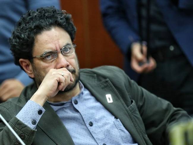 Cepeda estudia acciones judiciales en el exterior contra familia Uribe