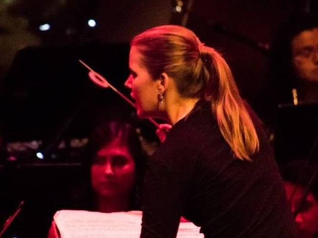 Elisa Vegas dijo en La W que las orquestas deben adaptarse las nuevas realidades.. Foto: Facebook: Elisa Vegas - Directora de orquesta/ Conductor