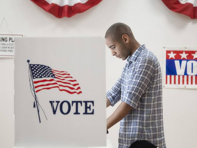 En algunos estados, por ley, no se permite iniciar el conteo de votos hasta que no se cierren los recintos electorales presenciales: Eric Heberlic. Foto: Getty Images / HILL STREET STUDIOS