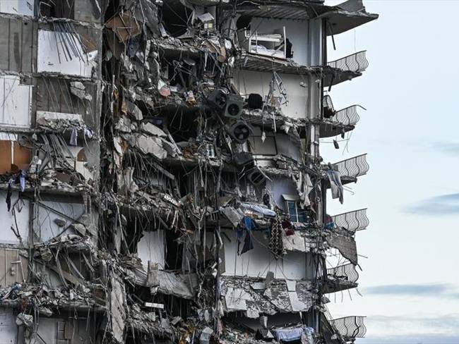 Nicholas Balboa, habitante de Miami, contó en La W cómo se vivió el momento en el que se derrumbó el edificio de apartamentos.. Foto: CHANDAN KHANNA/AFP via Getty Images