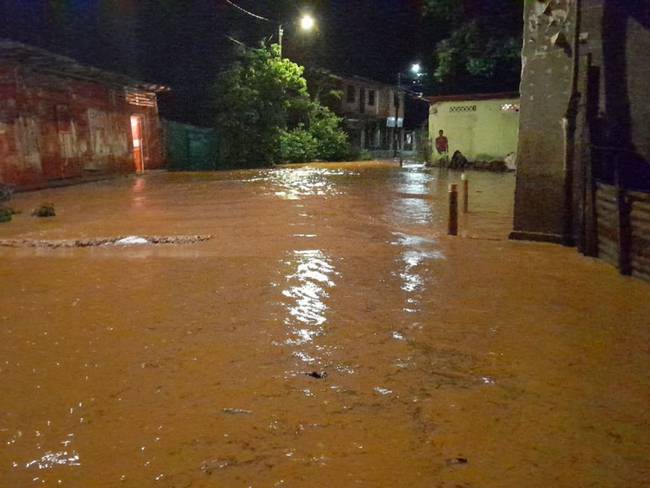 Emergencia en Uré: cientos de familias están inundadas por el desbordamiento de una quebrada. Foto: cortesía.