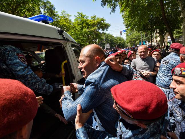 Más de 400 manifestantes detenidos en Ereván, la capital de Armenia