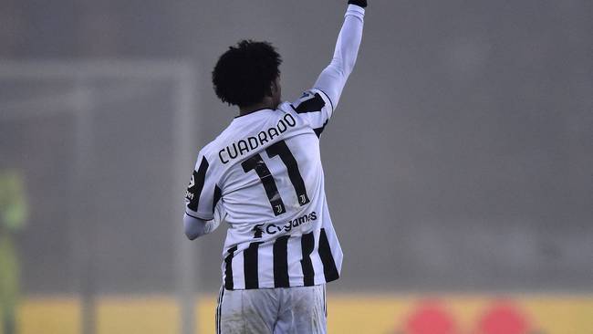 BOLOGNA, ITALY - DECEMBER 18:  Juan Cuadrado of Juventus FC celebrates after scoring goal 0-2 during the Serie A match between Bologna FC and Juventus at Stadio Renato Dall&#039;Ara on December 18, 2021 in Bologna, Italy.  (Photo by Giuseppe Bellini/Getty Images)
