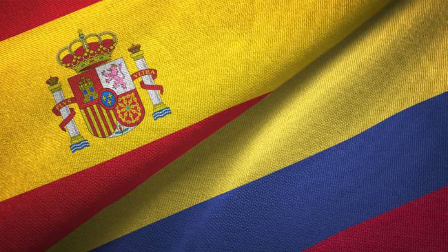 Imagen de referencia de las banderas de Colombia y España. Foto: Oleksii Liskonih/Getty Images