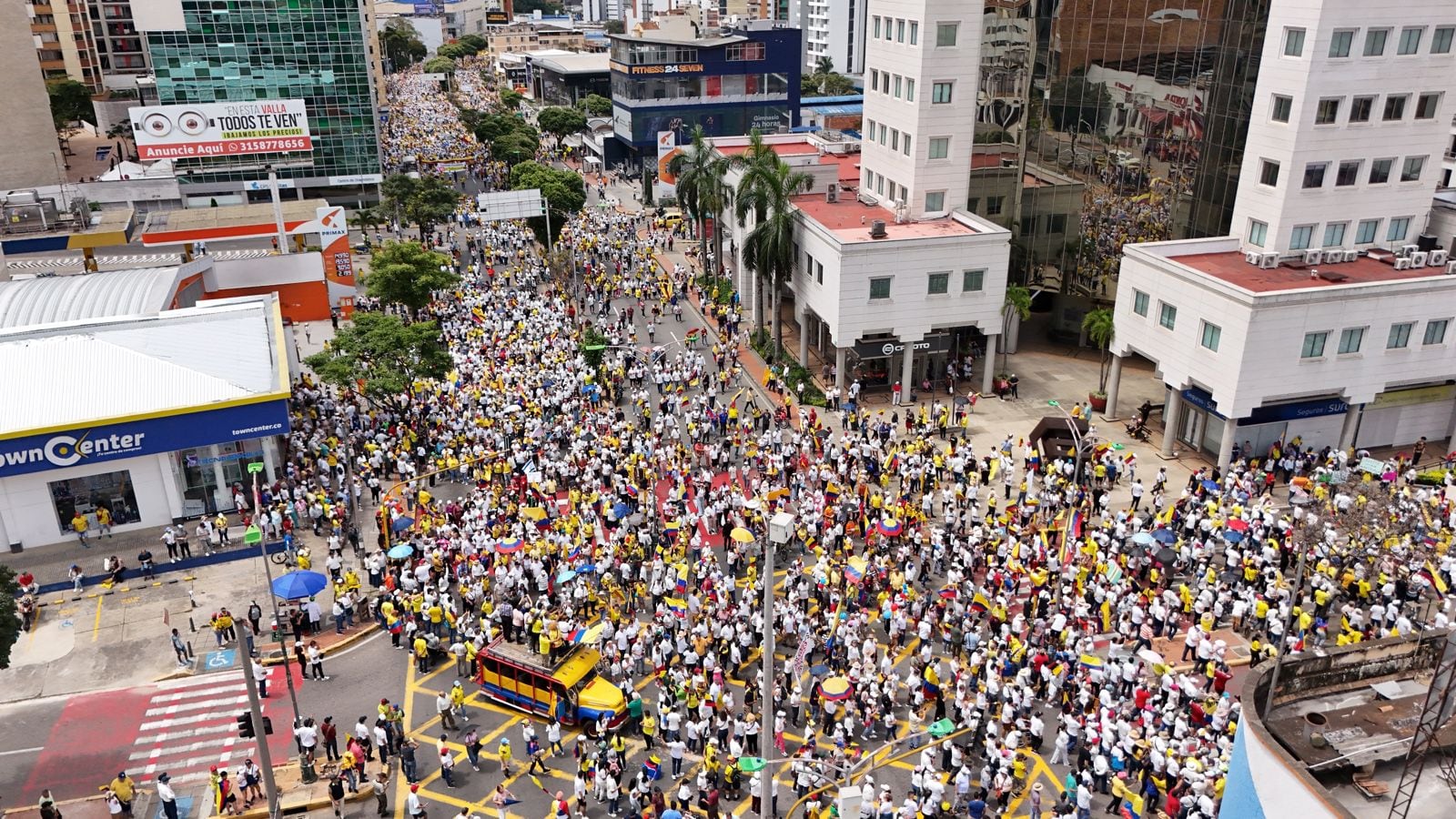 Miles de bumangueses salieron a marchar en contra del presidente Petro