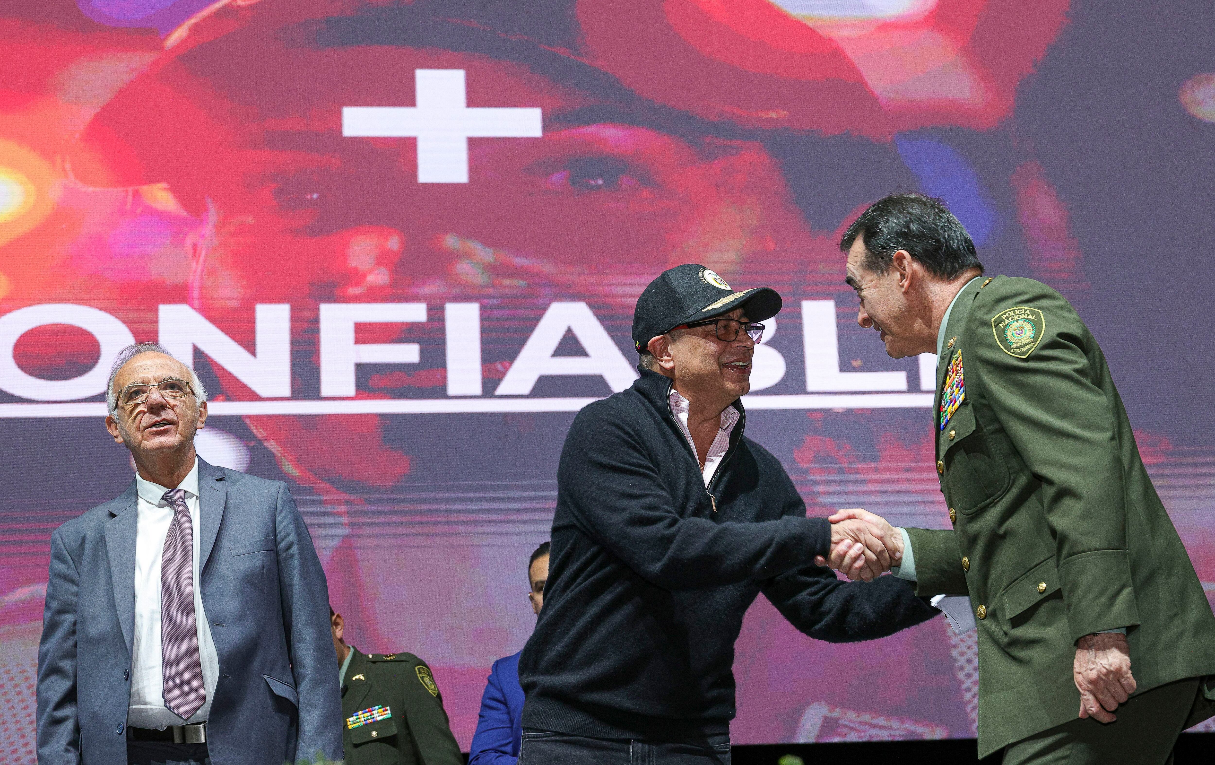 “No podemos generalizar”: general Salamanca tras declaraciones de Petro sobre policías