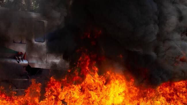 Al menos 17 muertos dejó la explosión de un camión en Ghana. Imagen de referencia de un camión en llamas. Foto: Getty Images