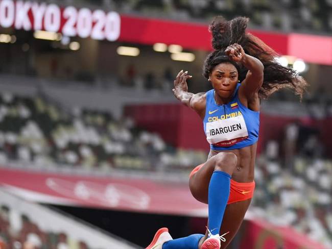 La colombiana tuvo un registro de 14.37 metros en su tercer intento de las preliminares en el Estadio Olímpico de Tokio.. Foto: Matthias Hangst/Getty Images