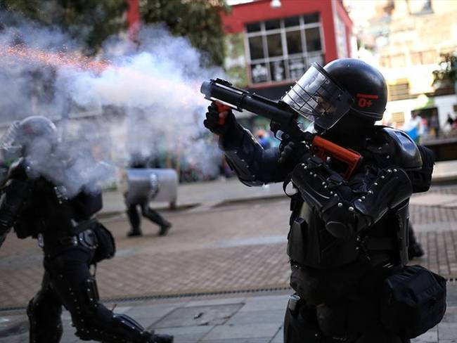 Las autoridades confirmaron que, hasta la fecha, se han capturado un total de 515 personas durante las movilizaciones en todo el país. Foto: Getty Images / SERGIO ACERO