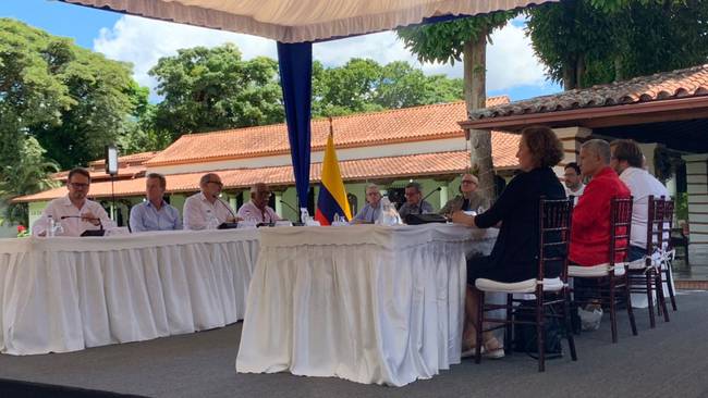 Gobierno y ELN se reúnen en Venezuela. Foto W Radio