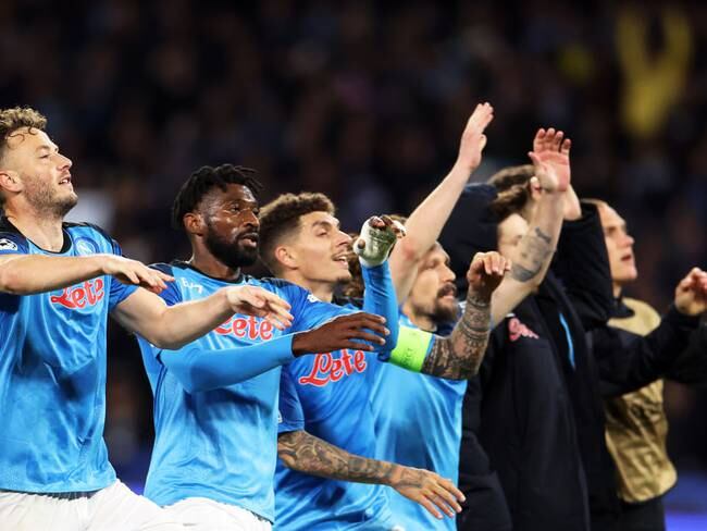 16 March 2023, Italy, Neapel: Soccer: Champions League, SSC Napoli - Eintracht Frankfurt, knockout round, round of 16, second leg, Stadio Diego Armando Maradona. Napoli&#039;s players cheer after the victory. Photo: Oliver Weiken/dpa (Photo by Oliver Weiken/picture alliance via Getty Images)