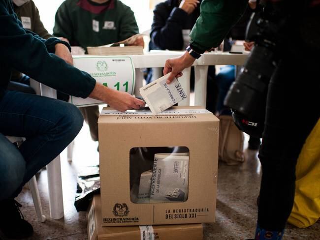 Testigos electorales enfrentan a campañas de Petro y Rodolfo Hernández