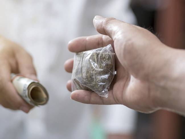 Estas personas tenían lugares de almacenamiento y expendio de sustancias estupefacientes como marihuana, tussi (2CB) y perico. Foto: Getty Images / BOONCHAI WEDMAKAWAND