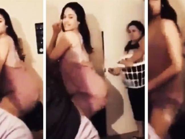 Un video donde se ve a dos jóvenes bailando de manera sexy se hizo viral por la particular reacción de una madre ante los actos de las adolescentes.. Foto: Captura de video