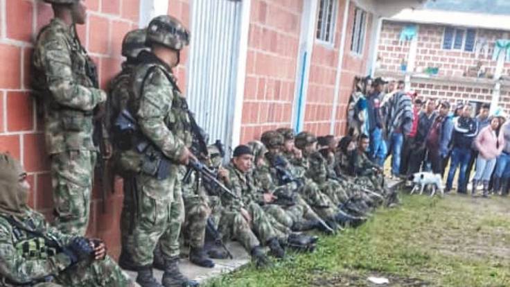 En las próximas horas serían entregados los militares a la Defensoría del Pueblo. Crédito: Red Apoyo Cauca. 