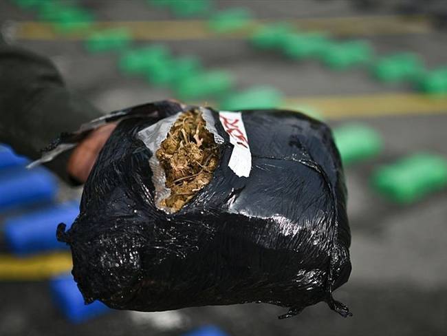 Según las autoridades, la sustancia estaba lista para ser transportada por medio fluvial hacia Venezuela. Foto: Getty Images / LUIS ROBAYO