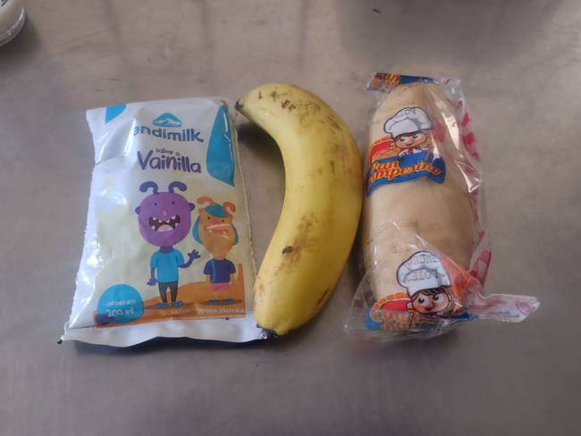 Pan, avena y un banano: las raciones del PAE de los estudiantes samarios