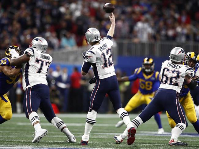 Tom Brady agrandó su leyenda como el único jugador con seis trofeos Vince Lombardi en nueve finales mientras que los New England Patriots empataron la media docena de los Pittsburgh Steelers. Foto: Agencia EFE