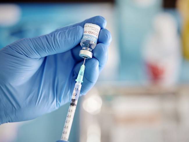 Imagen de referencia de vacunación contra la COVID-19. Foto: Getty Images / Morsa Images