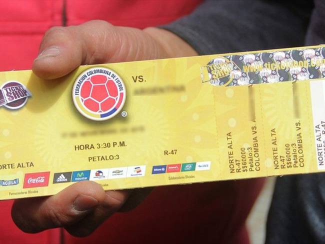La multa se produce por información y publicidad engañosa en la venta ficticia de 6.000 boletas para el partido de fútbol Colombia vs. Brasil. Foto: Colprensa