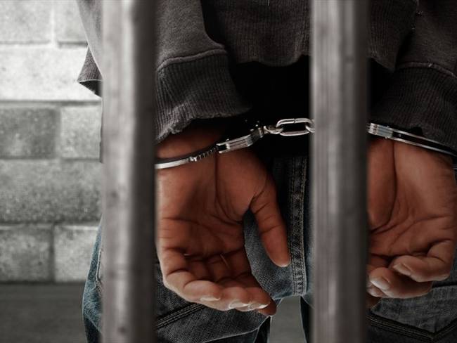 Cárcel para 13 personas por tráfico de migrantes y cinco delitos más. Foto: Getty Images