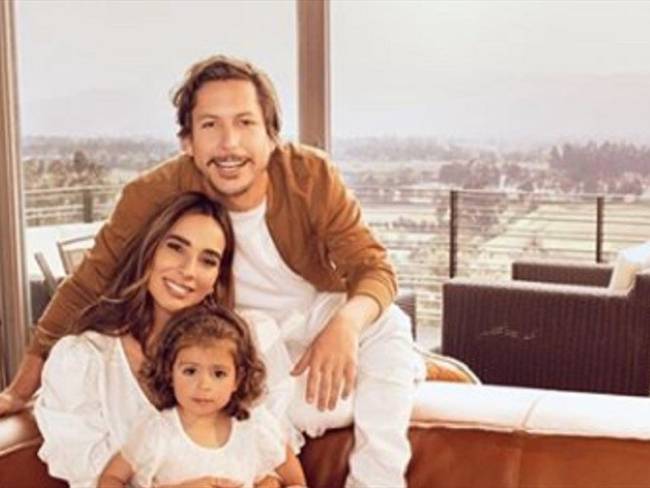 Alejandro Riaño y su familia. Foto: Instagram @alejandroria