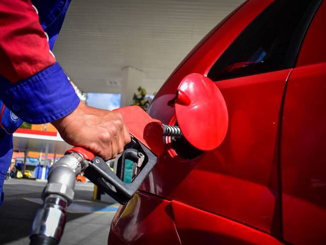 Gustavo Petro propone aumentar el precio de la gasolina: esto opinan los expertos