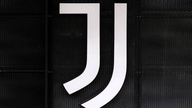 Escudo e imagen de la Juventus de Turín. Foto: MARCO BERTORELLO/AFP via Getty Images