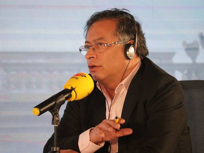 Gustavo Petro propone una democratización del crédito: “necesitamos reemplazar el gota a gota”