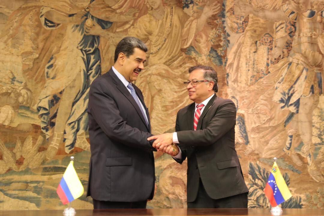 Al Oído: Gobierno busca complicidad en una farsa ¿Quedó endeudado Petro con Maduro?