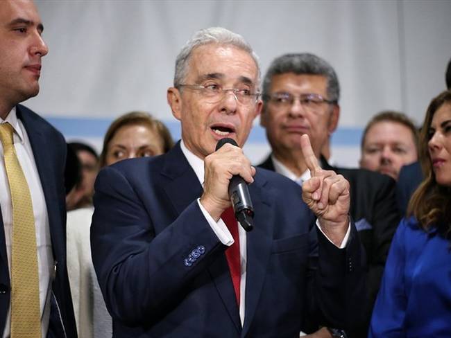 El expresidente Álvaro Uribe se refirió nuevamente al auto de la Corte Suprema en el que se ordenó su captura. Foto: Colprensa / ÁLVARO TAVERA