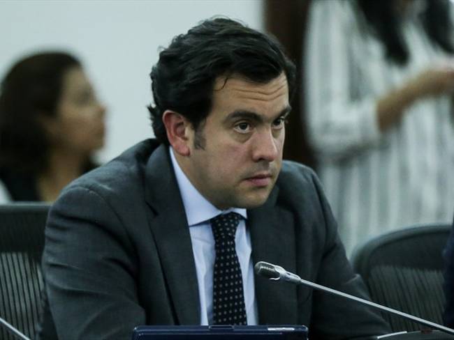 Peñalosa quiere fusilar antes de recibir la orden: senador Rodrigo Lara
