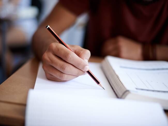 Imagen de referencia de persona estudiando. Foto: Getty Images.
