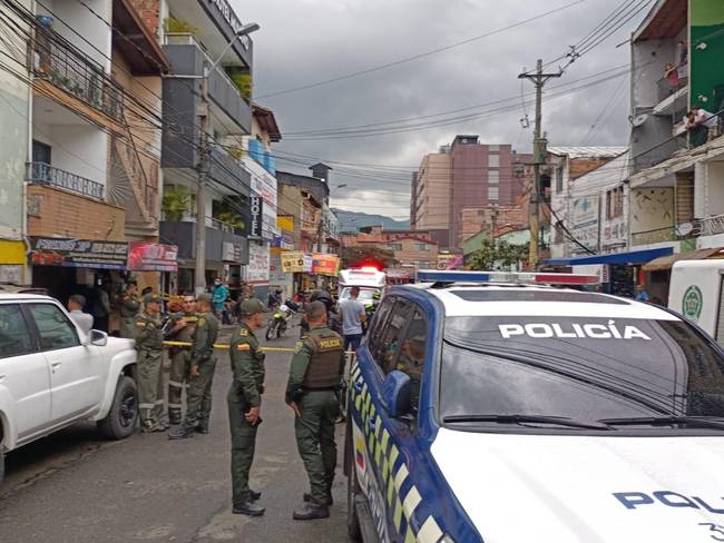 La detonación de un artefacto de fabricación artesanal produjo una emergencia en la tarde de este miércoles en el barrio el Chagualo de Medellín, cerca a la Universidad de Antioquia. / Foto: cortesía Guardianes Antioquia