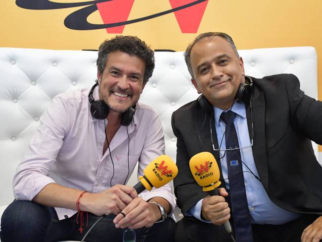 Carlos Montoya, periodista W Radio (izquierda) y Brian Bazin Bulla, presidente ejecutivo de la Cámara de Comercio de Ibagué (derecha). Foto:  W Radio.