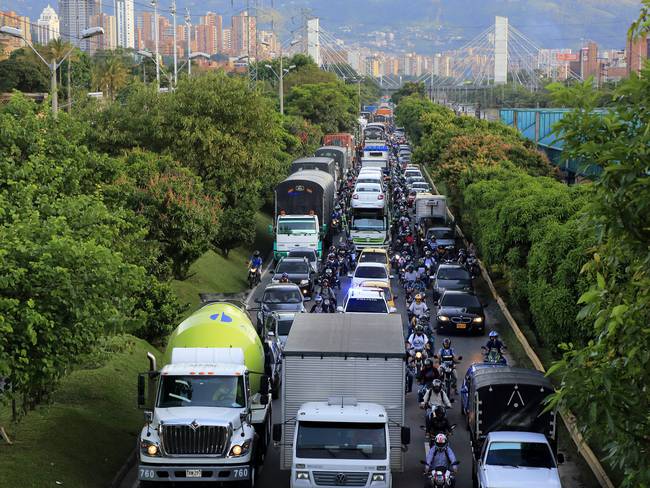 ¿Cuáles son las razones de las demoras en el tráfico de Medellín? Experto responde