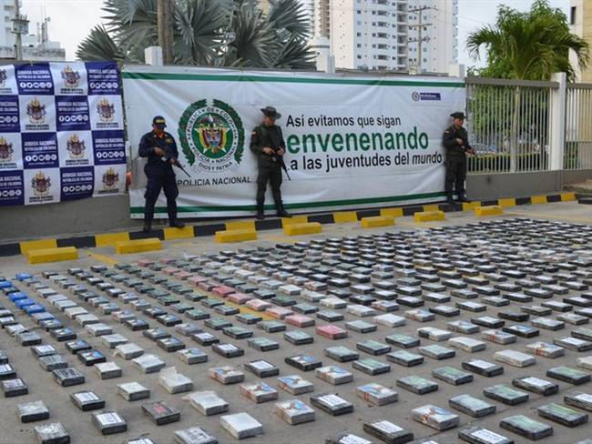 En un contenedor de 40 pies de altura, se ubicaron 37 sacos, mezclados con preparación aglutinantes para moldes. Foto: Cortesía Policía Metropolitana de Cartagena