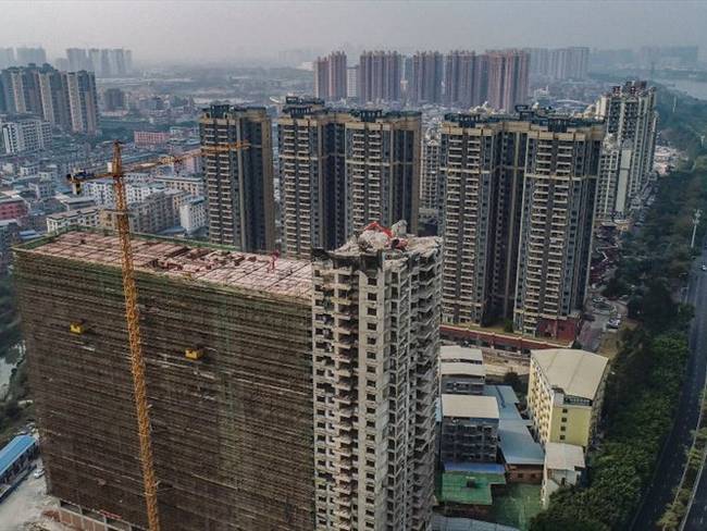 Impresionante demolición en simultáneo de 15 rascacielos en China. Foto: (Photo credit should read Costfoto/Barcroft Media via Getty Images)