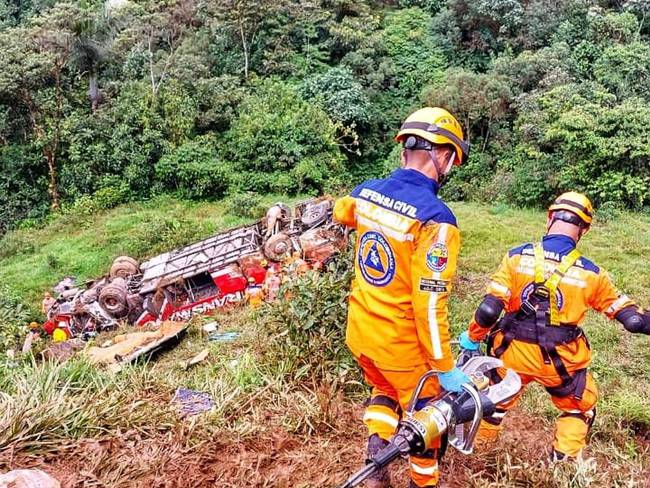 Las autoridades investigan los hechos para definir las causas del accidente. Crédito: Defensa Civil de Colombia. 