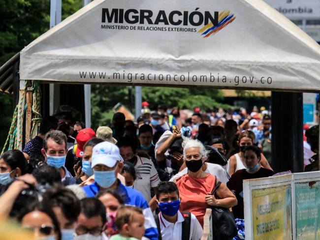 Migración Colombia en la frontera con Venezuela. (Photo by SCHNEYDERM/AFP via Getty Images)