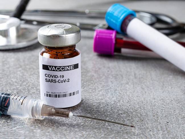 La Contraloría General informó que se encuentra verificando qué sucedió en el caso de la no aplicación de cuatro vacunas contra el COVID-19. Foto: Getty Images / JULIO RICCO