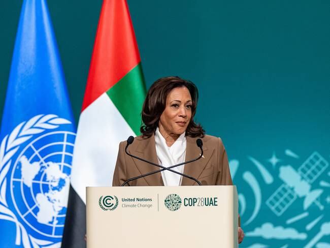 Dubai (United Arab Emirates), 02/12/2023.- Kamala Harris, Vice President of the United States of America, speaks during the UN Climate Change Conference COP28, in Dubai, United Arab Emirates, 02 December 2023. The 2023 United Nations Climate Change Conference (COP28), runs from 30 November to 12 December, and is expected to host one of the largest number of participants in the annual global climate conference as over 70,000 estimated attendees, including the member states of the UN Framework Convention on Climate Change (UNFCCC), business leaders, young people, climate scientists, Indigenous Peoples and other relevant stakeholders will attend. (Emiratos Árabes Unidos, Estados Unidos) EFE/EPA/MARTIN DIVISEK